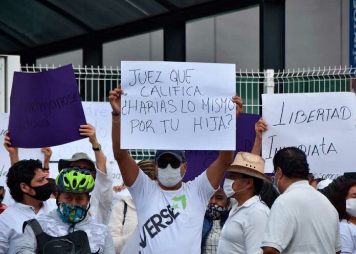 Manifestación en Centro de Justicia Penal oscar-asesino-yerno