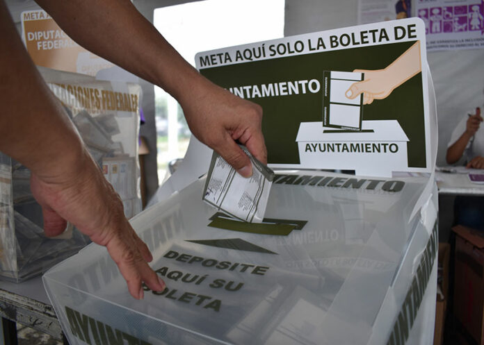 personas-acuden-a-votar