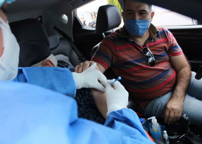 vacunación-covid-19-auto-hospital-niño-poblano