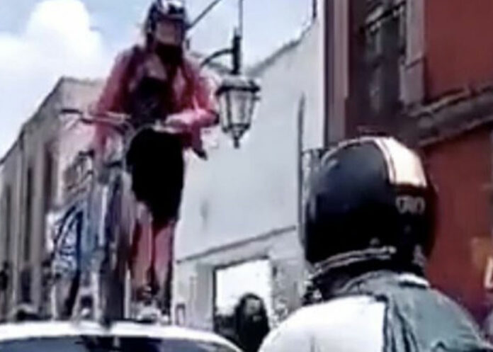ciclista-carro