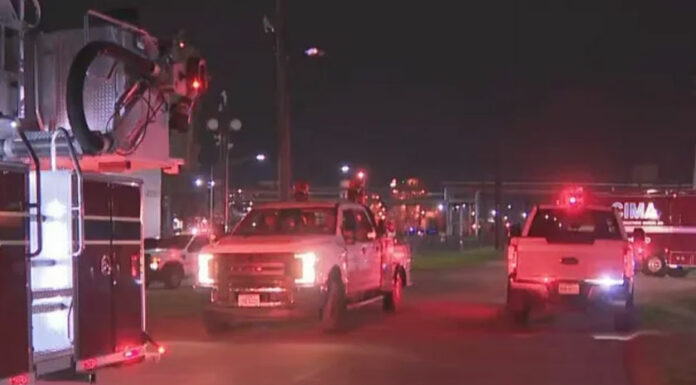 Fuga química en Texas deja 2 muertos y 7 heridos