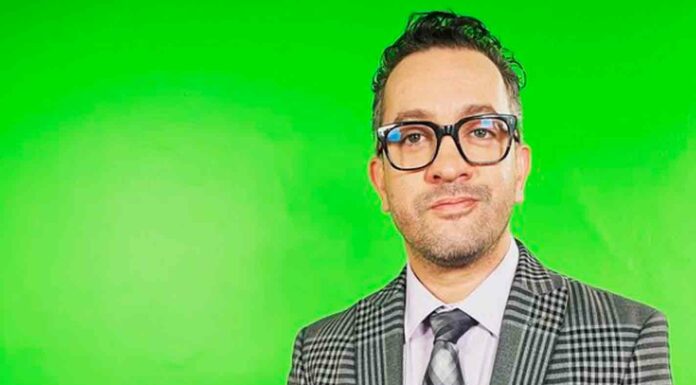 Chumel Torres se burla de persona no binaria que pide llamarle ‘compañere’