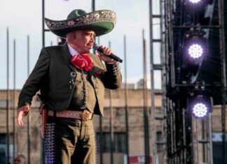 Vicente Fernández sigue en terapia intensiva; le colocan sonda de alimentación