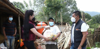 SEDIF entrega apoyo alimentario en Zihuateutla y Xicotepec de Juárez