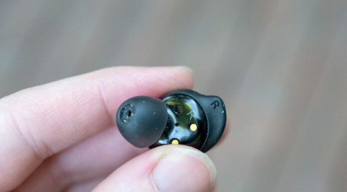 Hombre muere tras explotarle sus audífonos Bluetooth