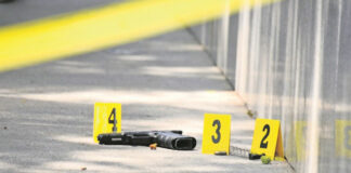 Hallan cadáver en entrada de primaria en Cancún balacera