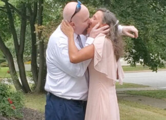 ¡Insólito! Mujer se casa con el hombre acusado de asesinar a su hermano