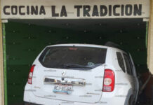 Automovilista se “mete” a comercio en colonia Resurgimiento