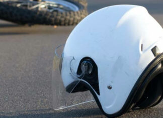 Mamá motociclista sufre accidente por culpa de auto en Amozoc El motociclista quedó tendido en el asfalto y el automovilista dejó su unidad abandonada, esto en U la colonia Benito Juárez de Puebla. Foto: Ilustrativa