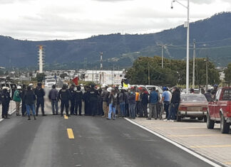 Otra vez bloquean la Puebla – Teziutlán para denunciar uso de cañones antigranizo