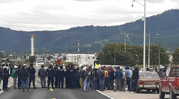 Otra vez bloquean la Puebla – Teziutlán para denunciar uso de cañones antigranizo