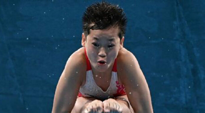 Clavadista chino de 14 años arrasó con calificaciones de 10 en la plataforma