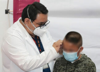 SEDIF entrega implante coclear auditivo a menor