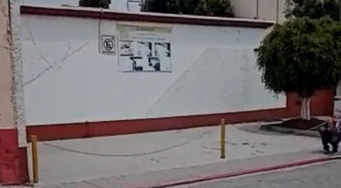 Autobuses se adueñan de vía pública en San Pedro Cholula