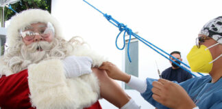 ¡Cool! Santa Claus se vacuna contra Covid-19 en Puebla capital
