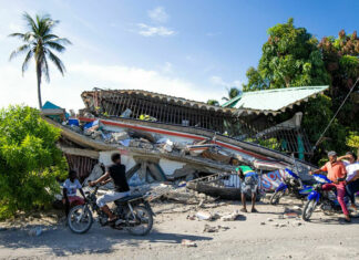Van más de mil muertos por terremoto en Haití