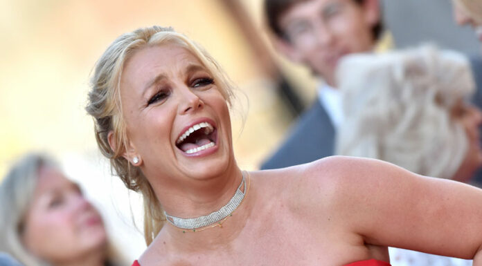 ¡Por fin! Padre de Britney Spears renuncia a su tutela