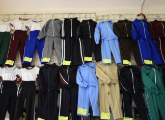 Venta de uniformes escolares no sube pese a regreso a clases en Puebla