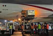 Llega a México embarque con 115 mil vacunas de AstraZeneca