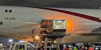 Llega a México embarque con 115 mil vacunas de AstraZeneca