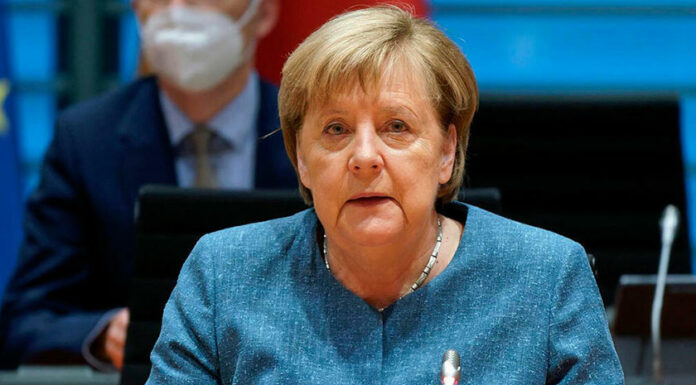 Angela Merkel sale por la puerta grande después de 16 años