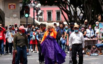Ambulantes y payasos ‘se burlan’ de Claudia Rivera ambulantes-puebla