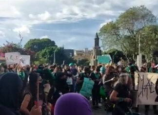 VIDEO: Con batucada feministas alzan la voz a favor del aborto