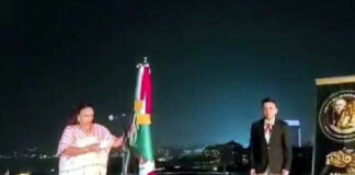 ¡Viva López Obrador!, grita Isabel Arvide, cónsul de México en Estambul