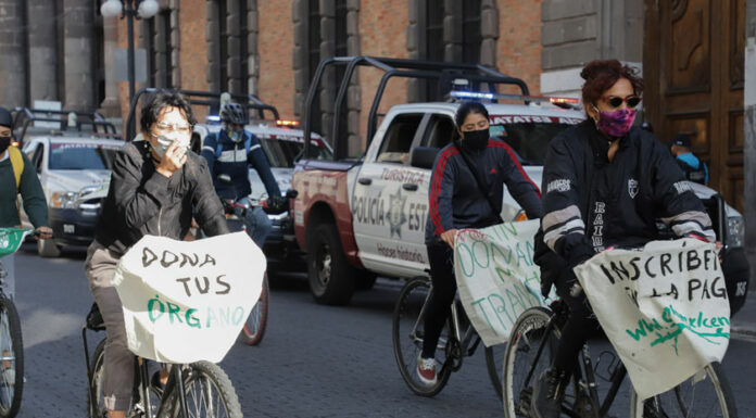 Pacientes y activistas participan en recorrido “Rodando y donando”
