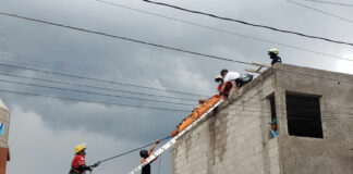 Albañil sufre descarga eléctrica en azotea de Barranca Honda