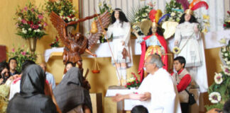 Creyentes de Atlixco alistan flor de pericón por día de San Miguel Arcángel