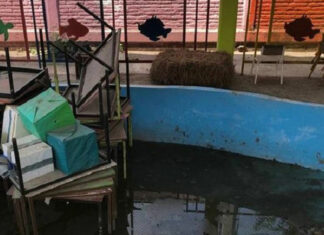 Colapsa drenaje e inunda prescolar en Teziutlán