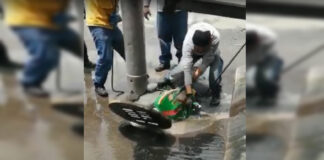 Vecinos de Totimehuacán protestan contra obra de drenaje mal hecha