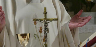 Arrestan a sacerdote por usar limosnas para fiestas sexuales y drogas