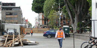 Con puntos inconclusos y a las prisas entregan obras del zócalo de Puebla