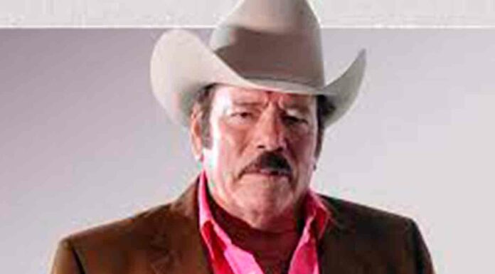 “Para qué se arriman si ya lo conocen”: Aurora, hija de Lalo Mora, reacciona a mano larga de su papá