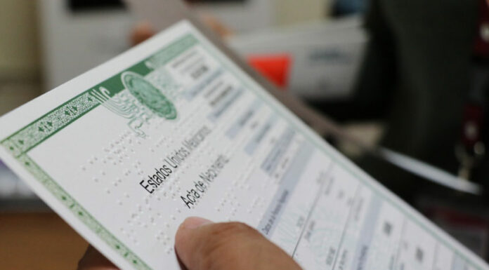 Entrega SEDIF 168 actas de nacimiento en Braille en municipios de Puebla CURP