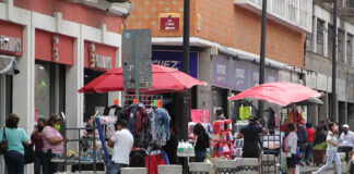 Continúa diálogo para reordenar a ambulantes: Gobernación