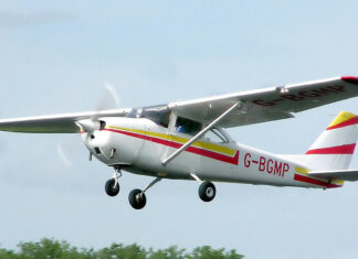 Aeronave con leyenda ¿quieres casarte conmigo? se estrella en Canadá