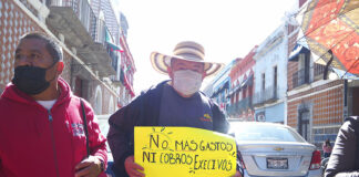 Dueños de baños protestan por cuotas excesivas en Puebla