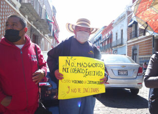 Dueños de baños protestan por cuotas excesivas en Puebla