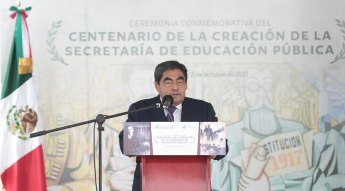 Encabeza Barbosa ceremonia al centenario de la Secretaría de Educación Barbosa
