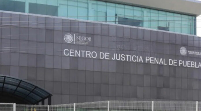 Liberan al papá del niño que se disparó en la cabeza en Puebla