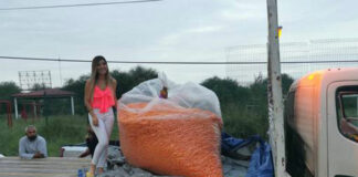 Mujer recibe de regalo su peso en Cheetos