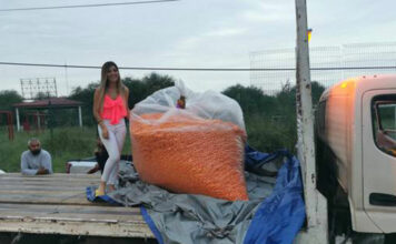 Mujer recibe de regalo su peso en Cheetos