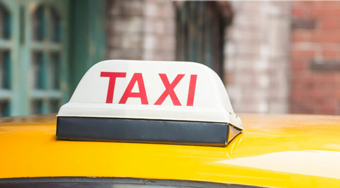 Por competencia desleal baja parque vehicular de taxis en Tehuacán