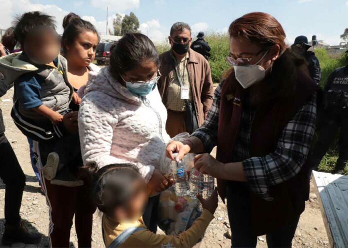 Entrega de apoyos a damnificados en Xochimehuacan damnidicados-explosión-xochimehuacan