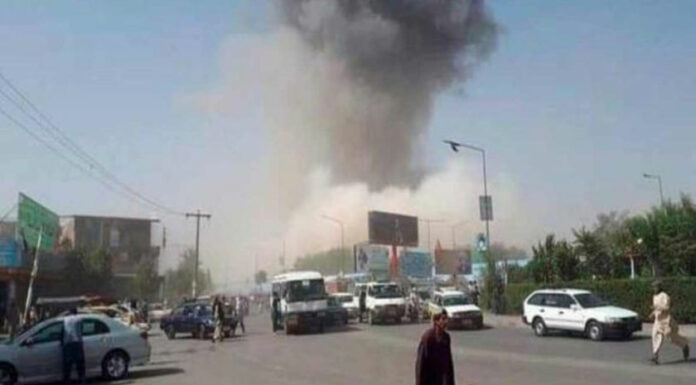 Explosión en mezquita en Afganistán deja al menos 50 muertos