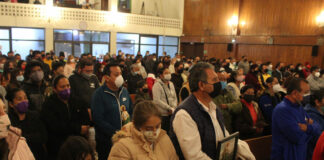 Poblanos cumplen promesas a San Judas Tadeo en su día