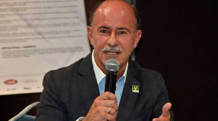 “El Capi” paga fianza tras acusación de título “cachirul”